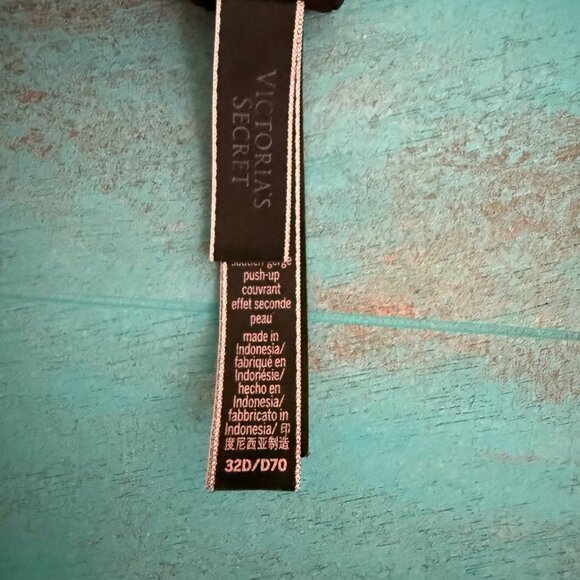 Victorias Secret Push-Up Bras Set Of 2 32D Black & Nude with Sea-foam Overlay - Picture 4 of 7